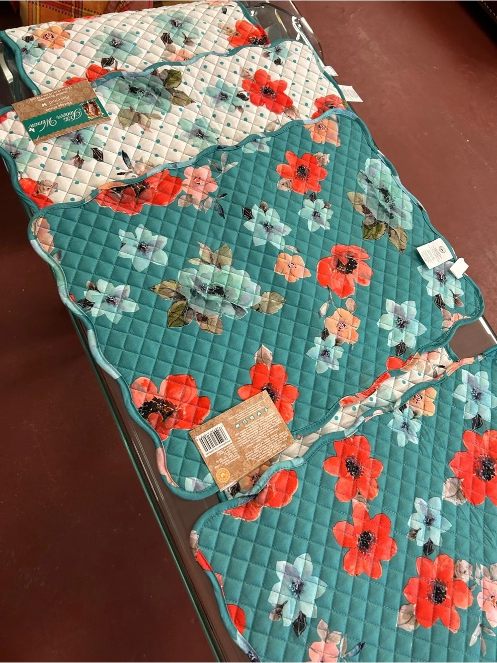 Pioneer Woman “Vintage Bloom” table runner & 8 matching placemats